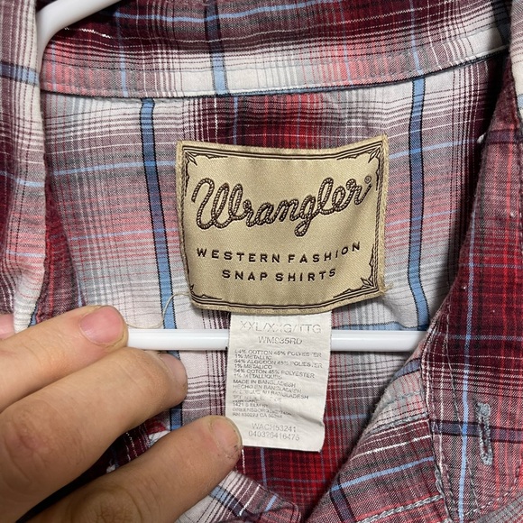 Wrangler Men's Red and White Plaid Button Down Shirt - Picture 2 of 3